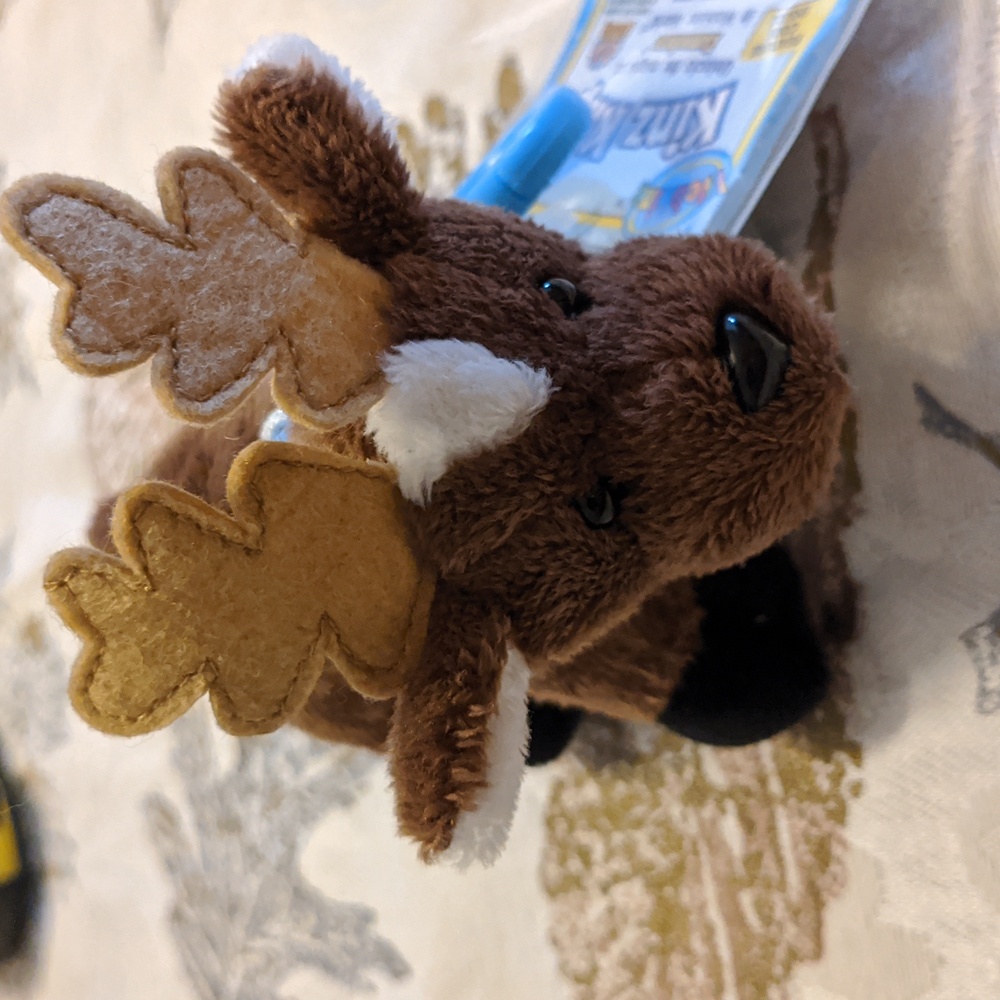 Webkinz Small Reindeer Kinz Klip Holiday WE000239 Plush Stuffed Animal W/Code - Picture 4 of 5